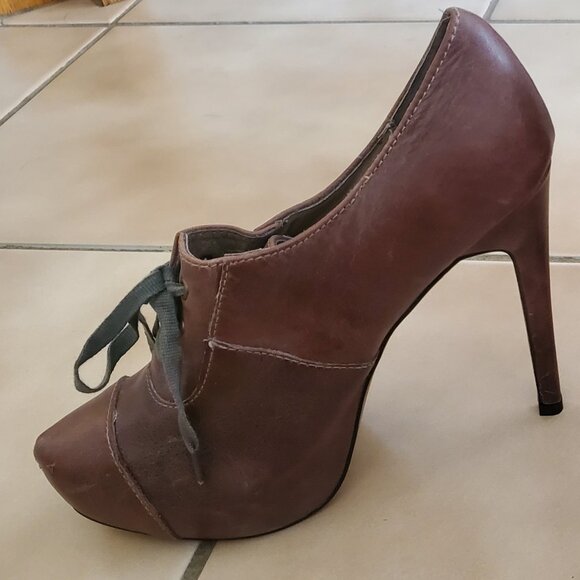Restricted Brown Leather Lace-Up Oxford Heels – Size 9 - Picture 4 of 16